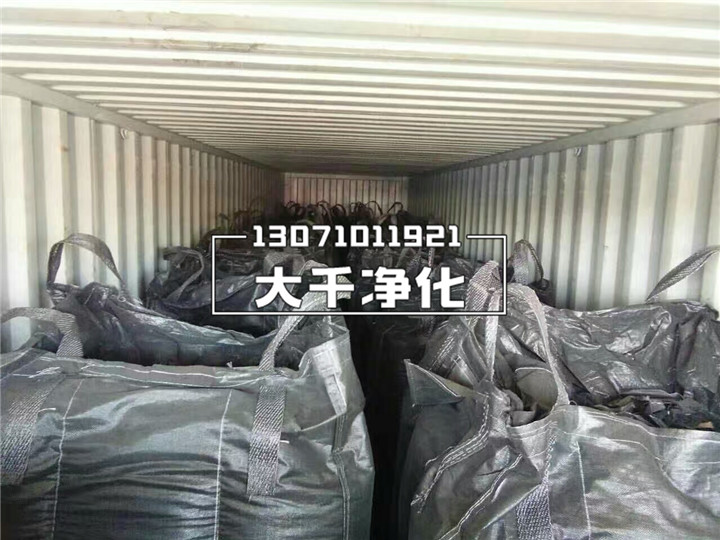 活性炭裝車現(xiàn)場.jpg